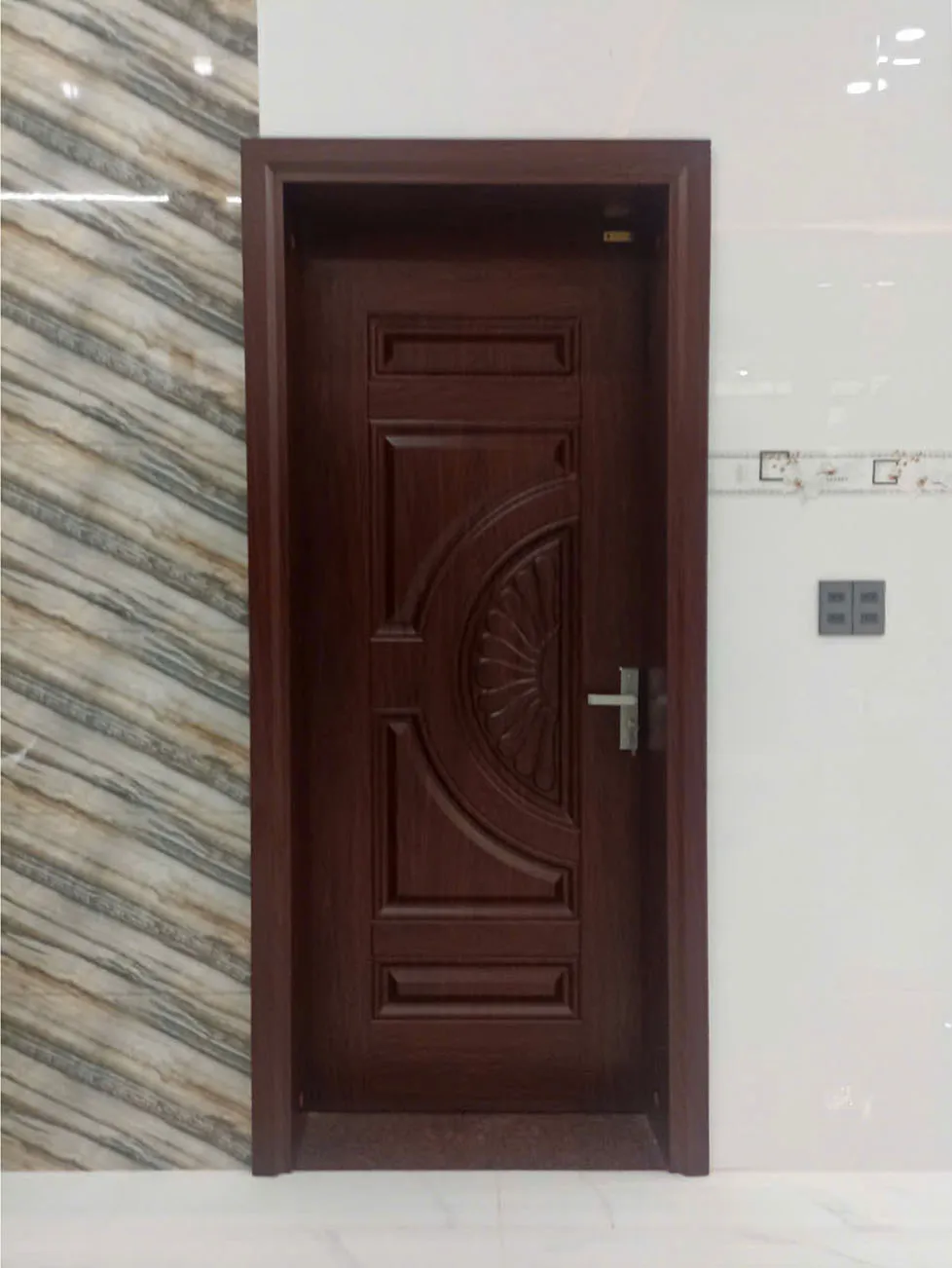 Cửa Thép Vân Gỗ Huỳnh Hoa Cúc