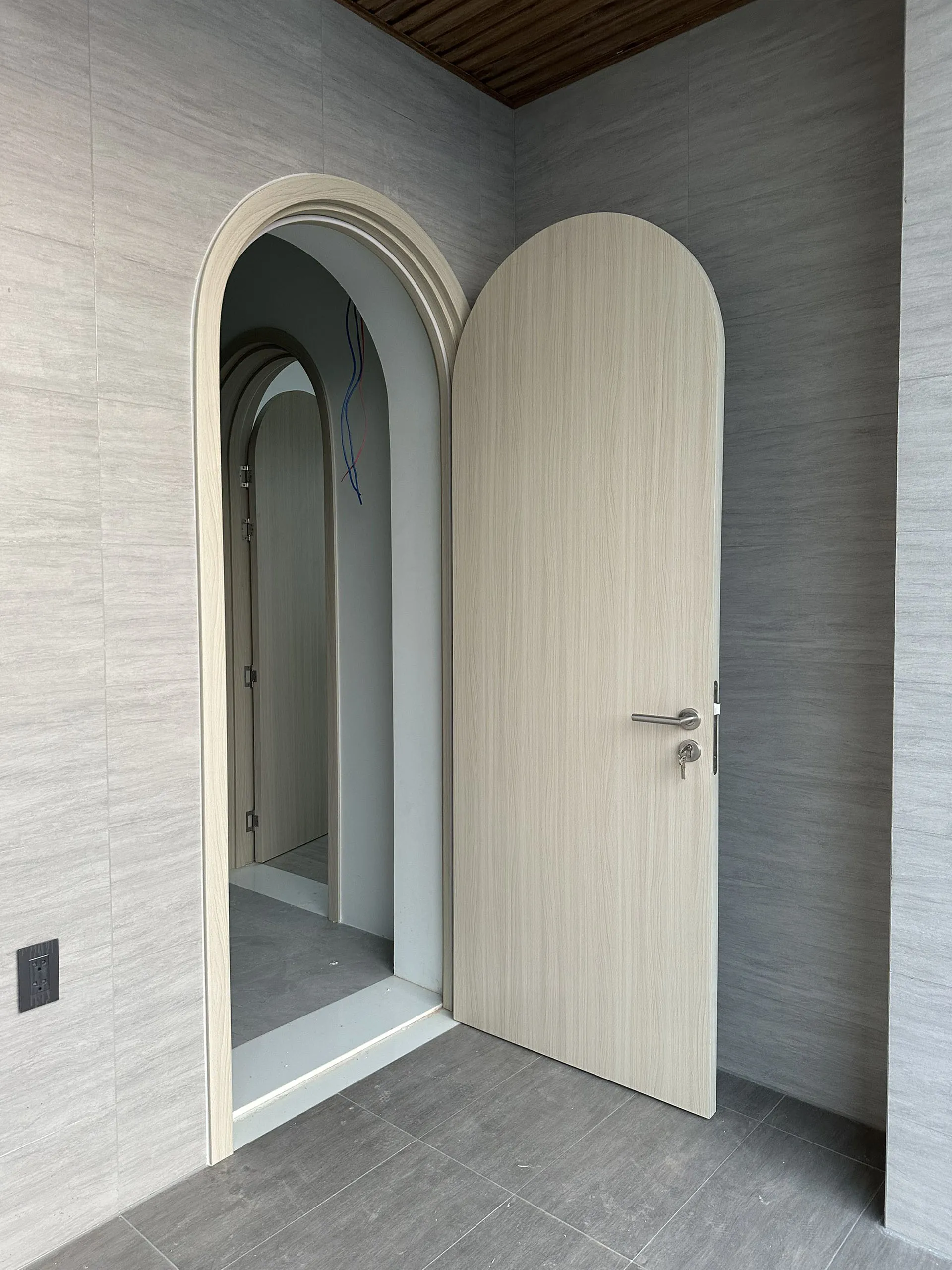 Cửa Vòm Nhựa Composite tại BMT – Dak Lak
