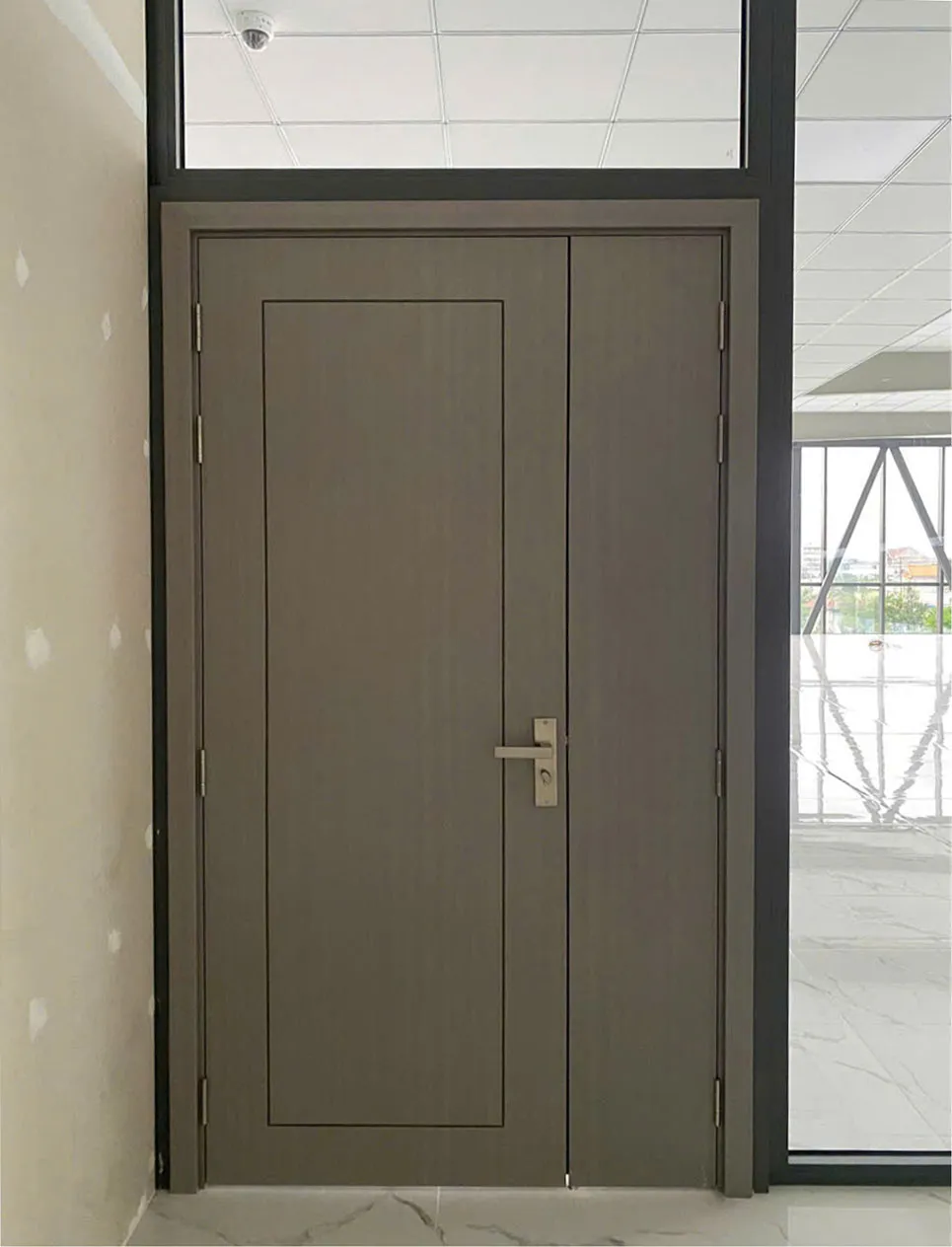 Cửa Gỗ Carbon Tại Đăk Nông – Mẫu cửa hiện đại