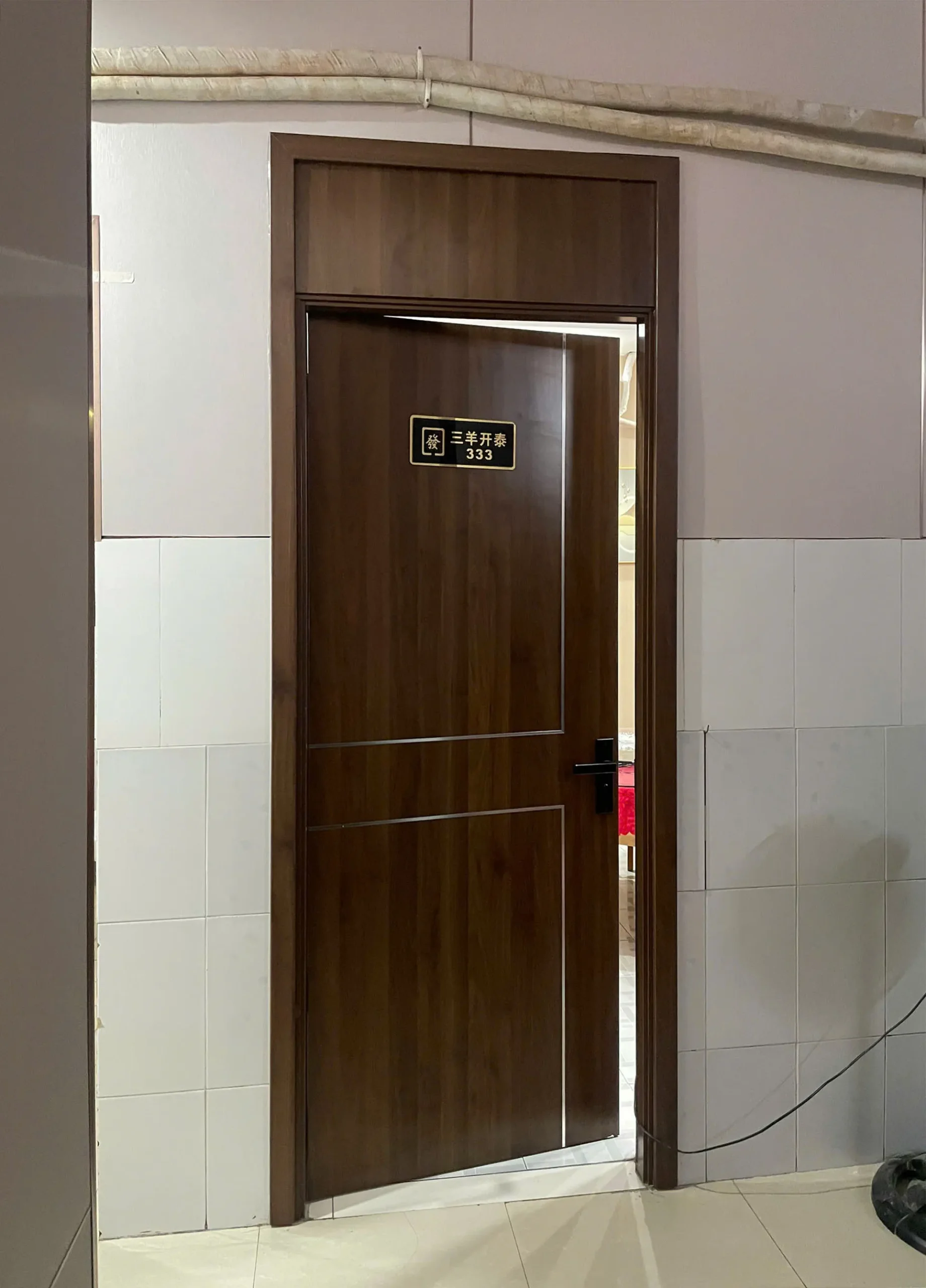 Cửa Gỗ Carbon tại Quận 12 – TP HCM