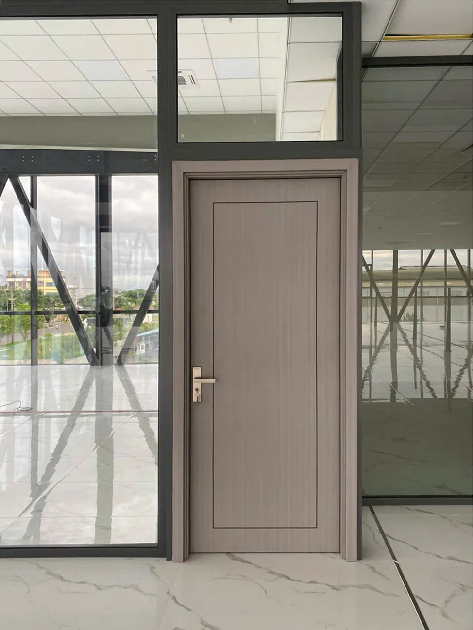 Cửa Gỗ Carbon tại Quận 12 – TP HCM