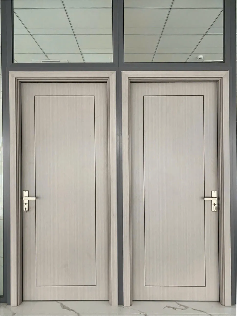 Cửa Gỗ Carbon tại Quận 12 – TP HCM