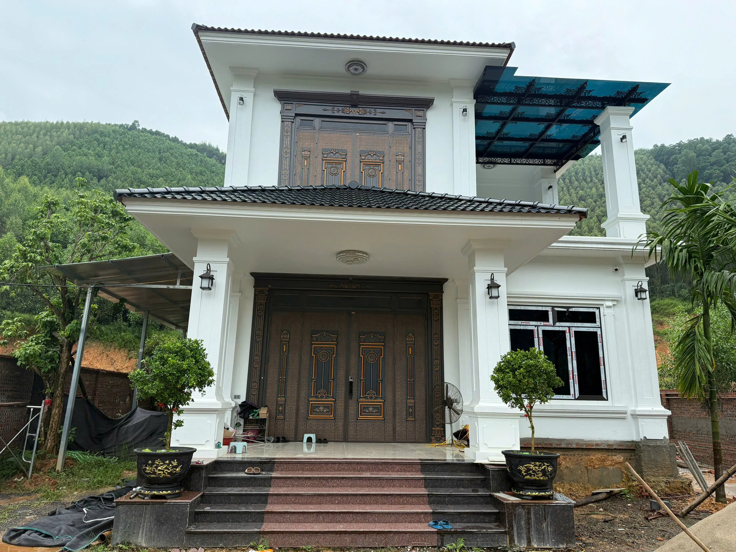 Cửa Thép Vân Gỗ Classic 5D tại Tiền Giang – Công Nghệ Hiện Đại